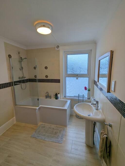 Spacious First Floor Family Flat, Sea View Torquay Εξωτερικό φωτογραφία